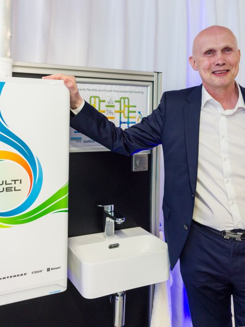 Albert van der Molen met multi fuel-ketel