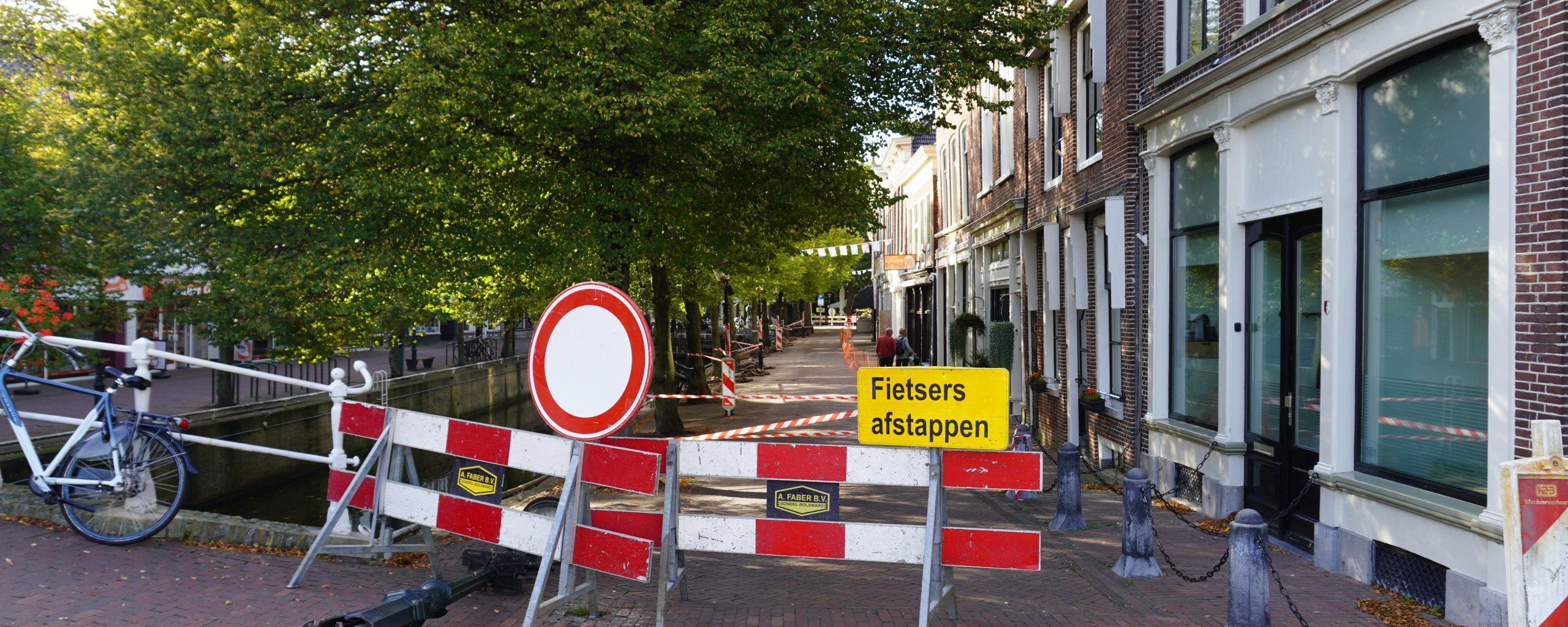 Decoratieve afbeelding: bord fietsers afstappen