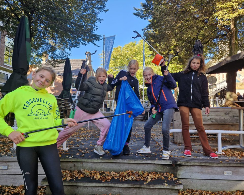Kinderen uit Harlingen die mee hielpen bij Skjin Wetter