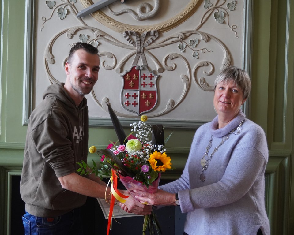 Overhandiging oorkonde eerste kievitsei gevonden