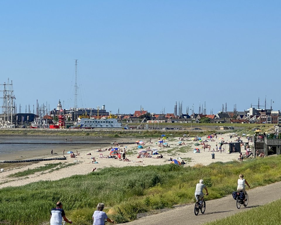 Activiteiten op het strand van Harlingen