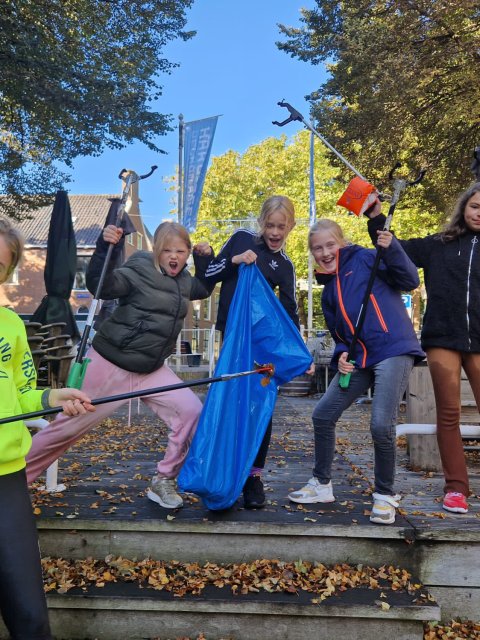 Kinderen uit Harlingen die mee hielpen bij Skjin Wetter