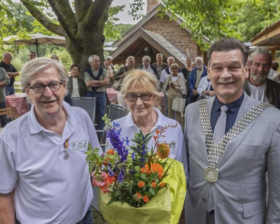 Foto von Jo Klavora mit dem Bürgermeister