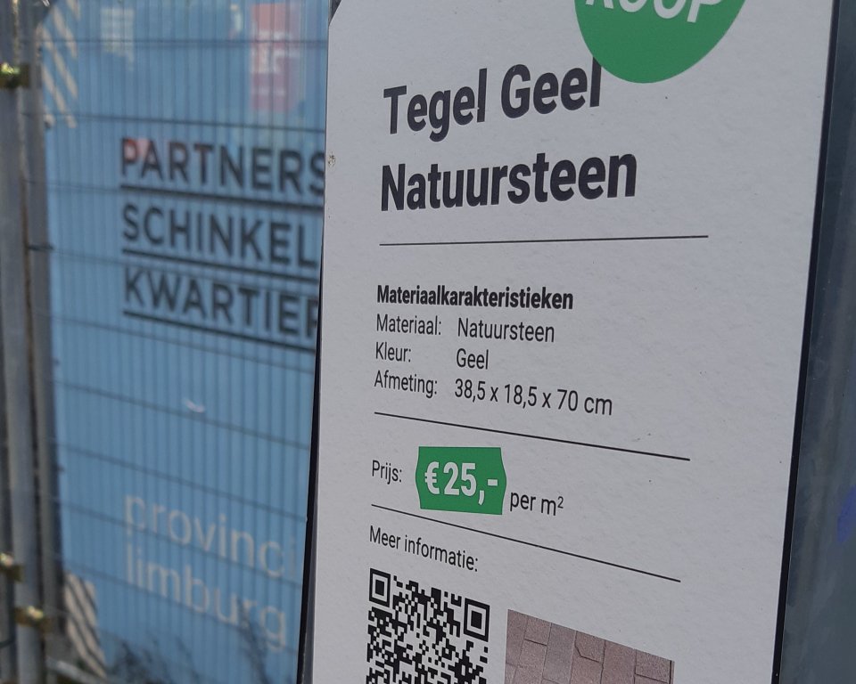 verkoopbord van tegels geel natuursteen