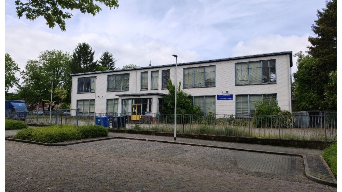 Te koop: voormalig schoolgebouw aan de Burettestraat