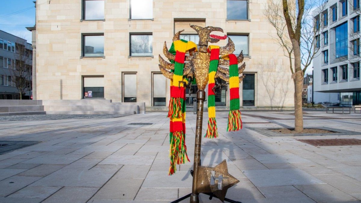De Heëlesje Sjluëteluëverdrach terug naar het Raadhuis