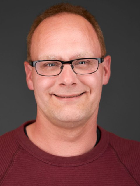 Portretfoto Dennis Keuten