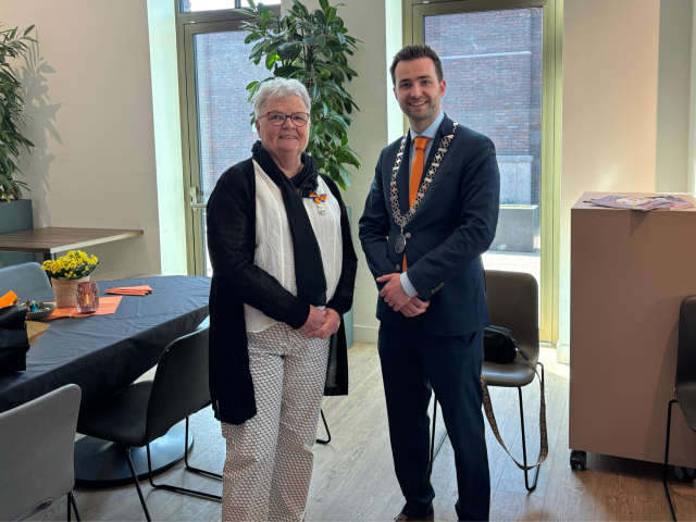 Annie Verhoeven-Maas en burgemeester Teun Heldens