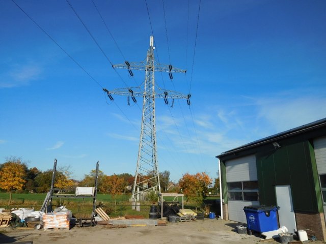 Foto van een hoogspanningsmast