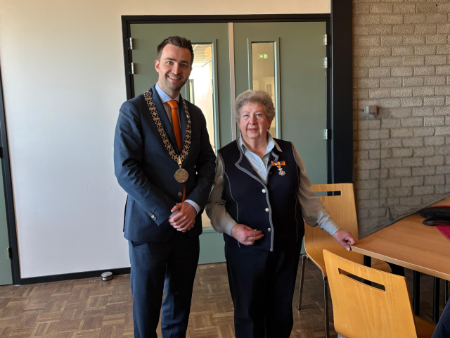 Burgemeester Teun Heldens en Hennie Willemsen-Veldhoen