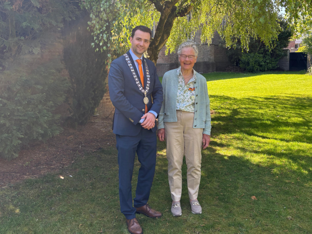 Burgemeester Teun Heldens en Nelly de Groof-Hulsen