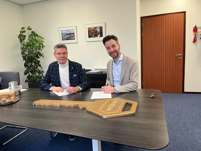 Ondertekening koopovereenkomst in het gemeentehuis op vrijdag 19 december 2025 12:30 uur