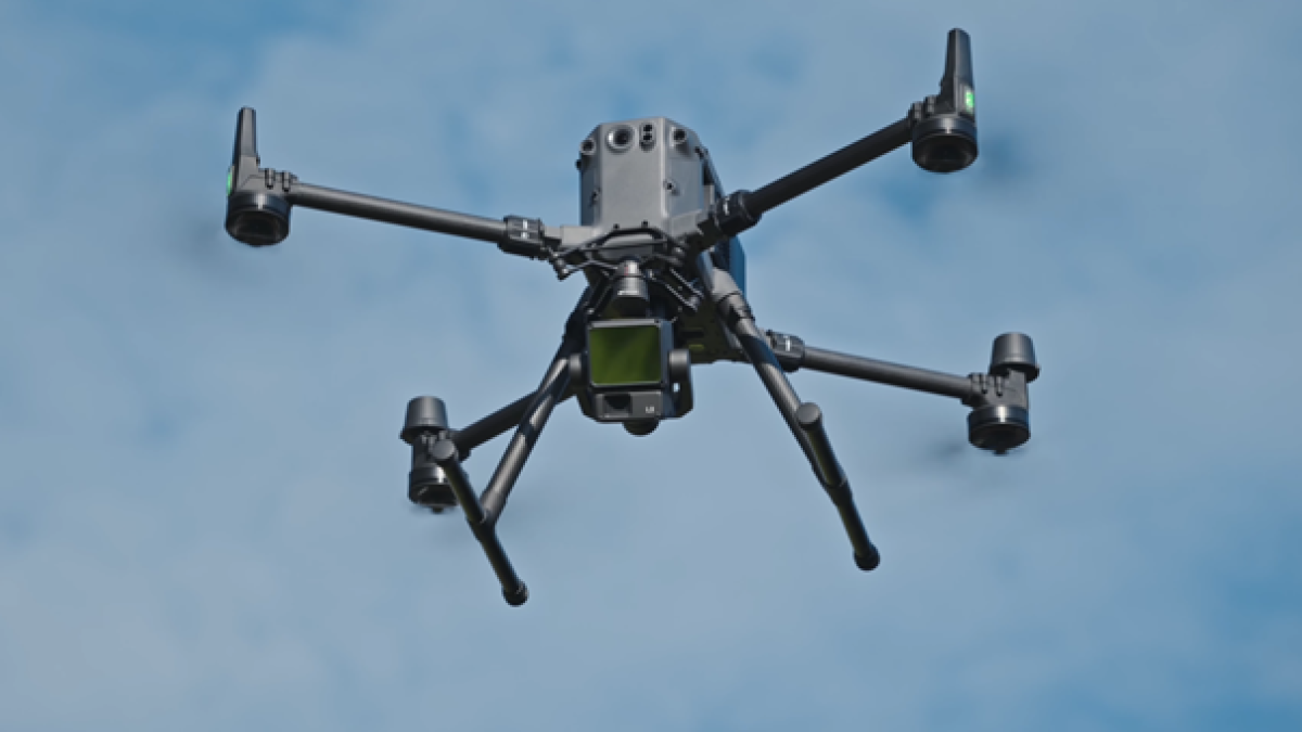 Inmeten dijk met drone Dijkweg en Koopmanspolder