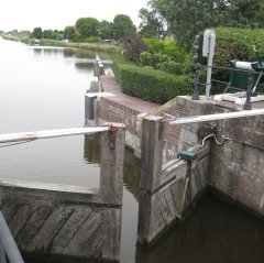 Foto van de Schermersluis bij Nauerna