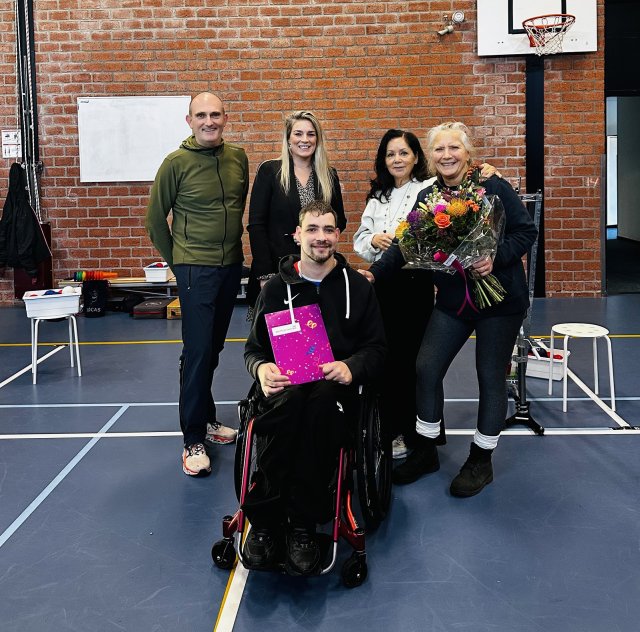 Wethouder Fleur van der Kleij en Marco Dekker van Bocciavereniging Gooi