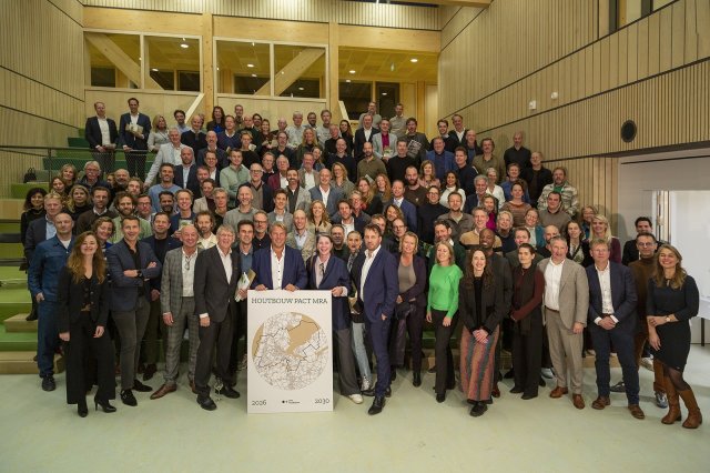 Ruim 100 publieke en private partijen, waaronder gemeenten en provincies, hebben het Houtbouw Pact Metropoolregio Amsterdam (MRA) 2026-2030 ondertekend.