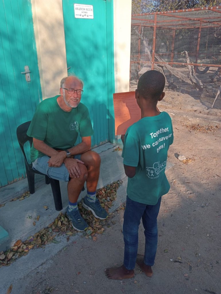 Erik op een school in Zuid-Afrika