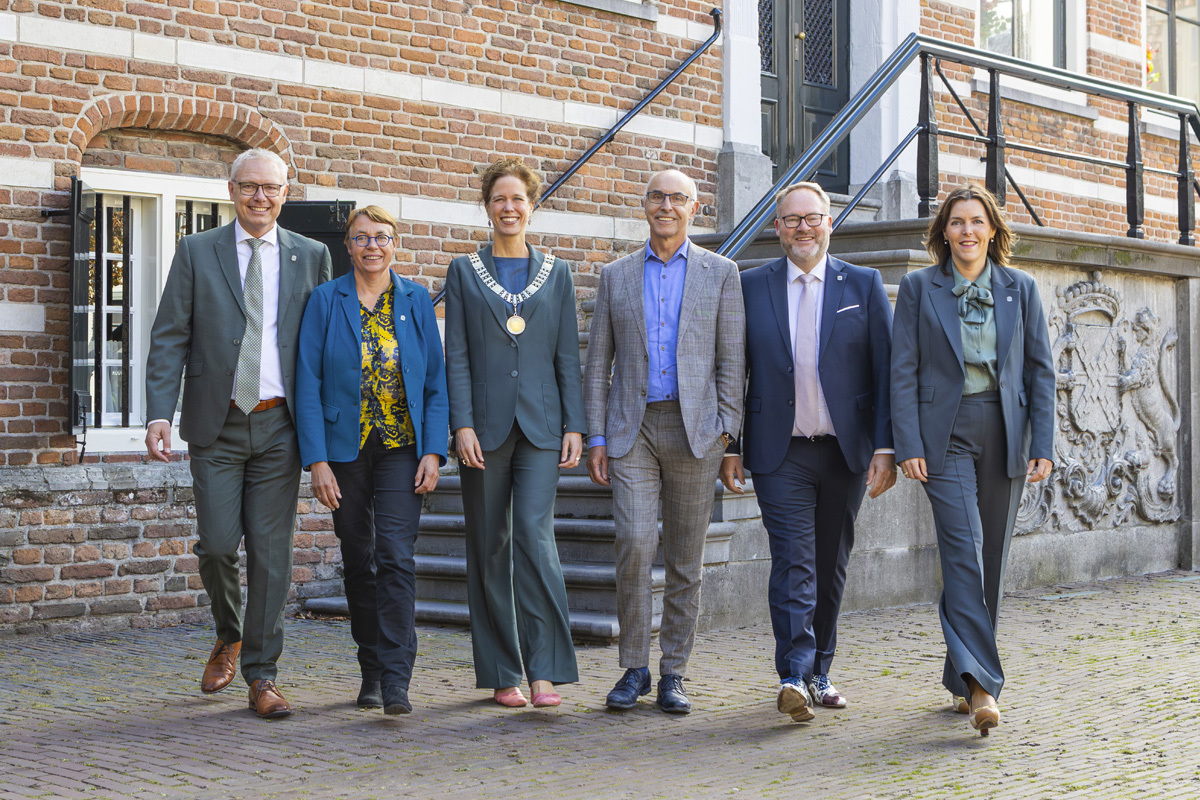 Burgemeester, wethouders en gemeentesecretaris voor het Oude Stadhuis