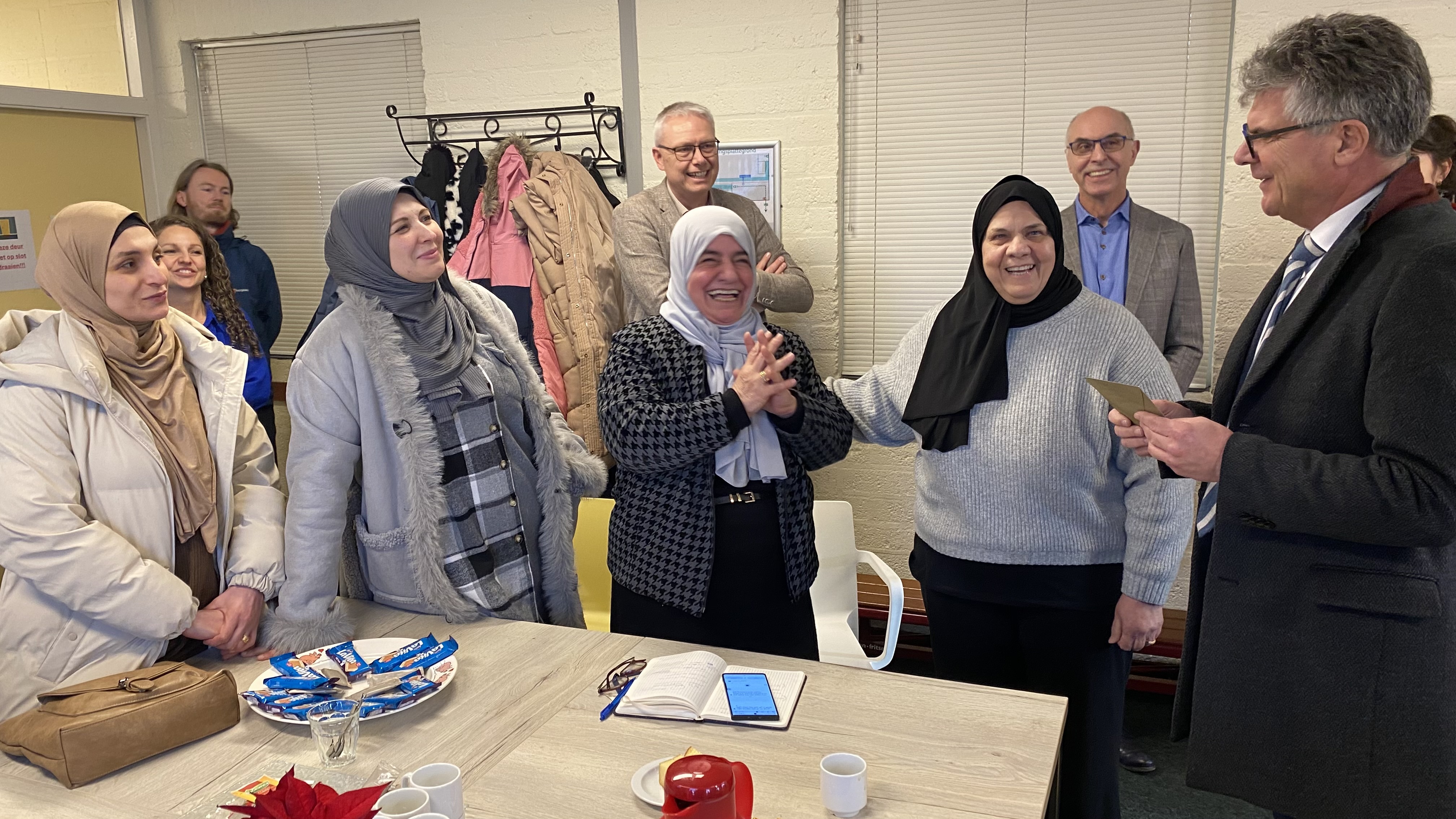 De Vrouwenstemgroep vraagt commissaris van de Koning Hans Oosters om hun brief aan de Koning te sturen.