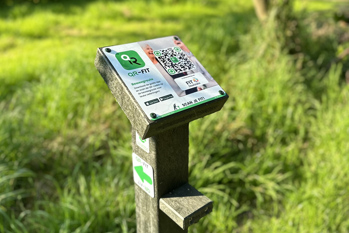 QR -fit-route op paal