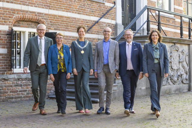 Burgemeester, wethouders en gemeentesecretaris voor het Oude Stadhuis