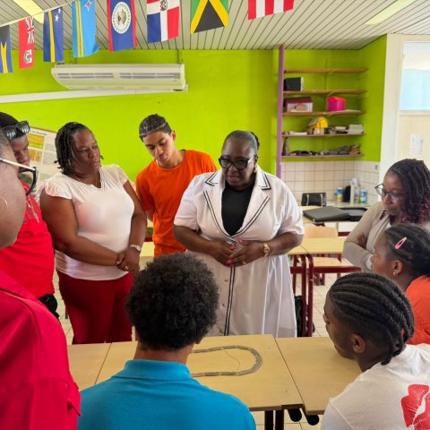 Island Governor Francis, Commissioner Leerdam & students