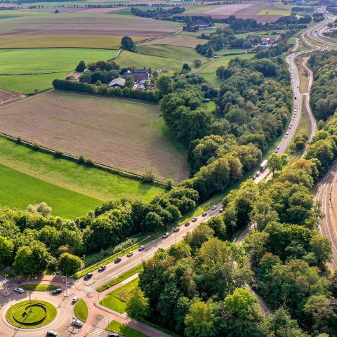 Luchtfoto van de huidige situatie van de rotonde op de Hamstraat in Kerkrade