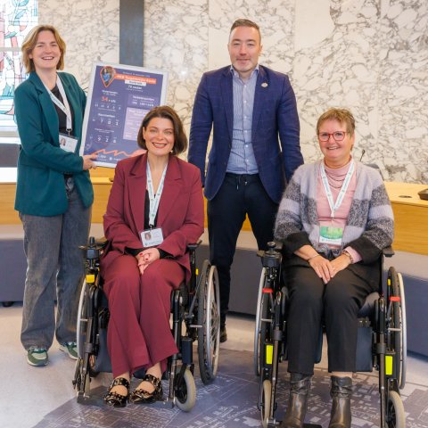 Wethouders Geers met een aantal leden van de werkgroep Ongehinderd