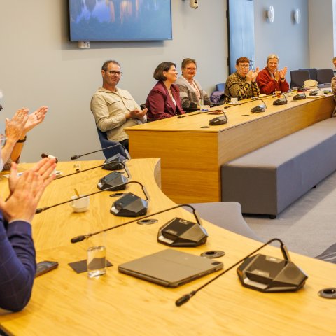 overleg in de raadzaal over toegankelijkheid