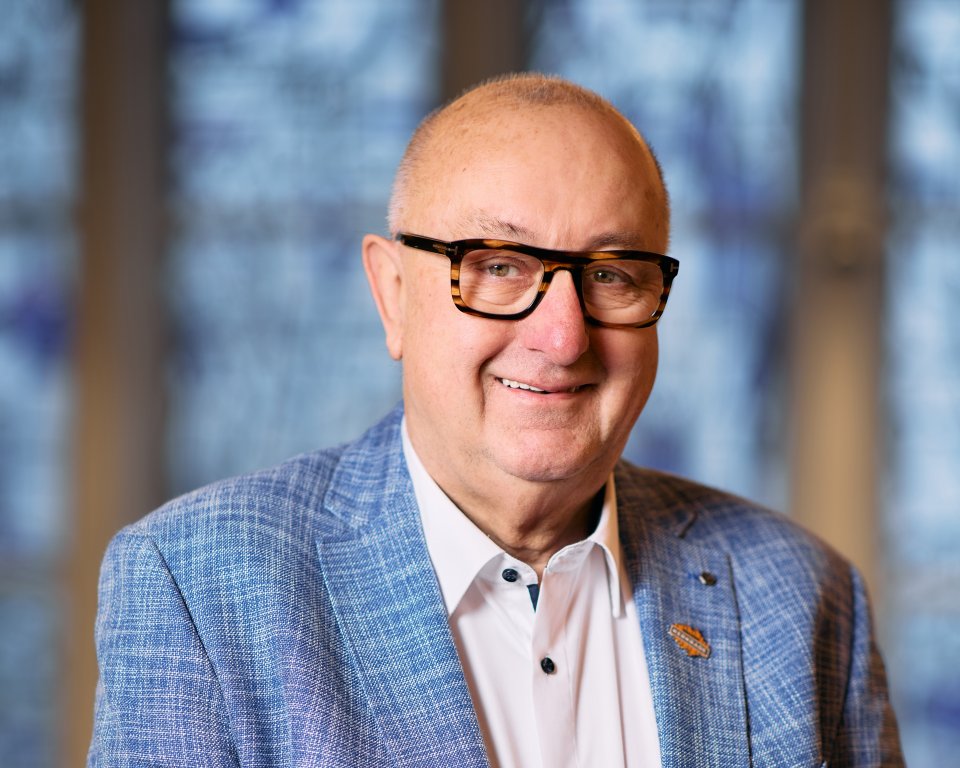 A portrait photo of Jo Schlangen