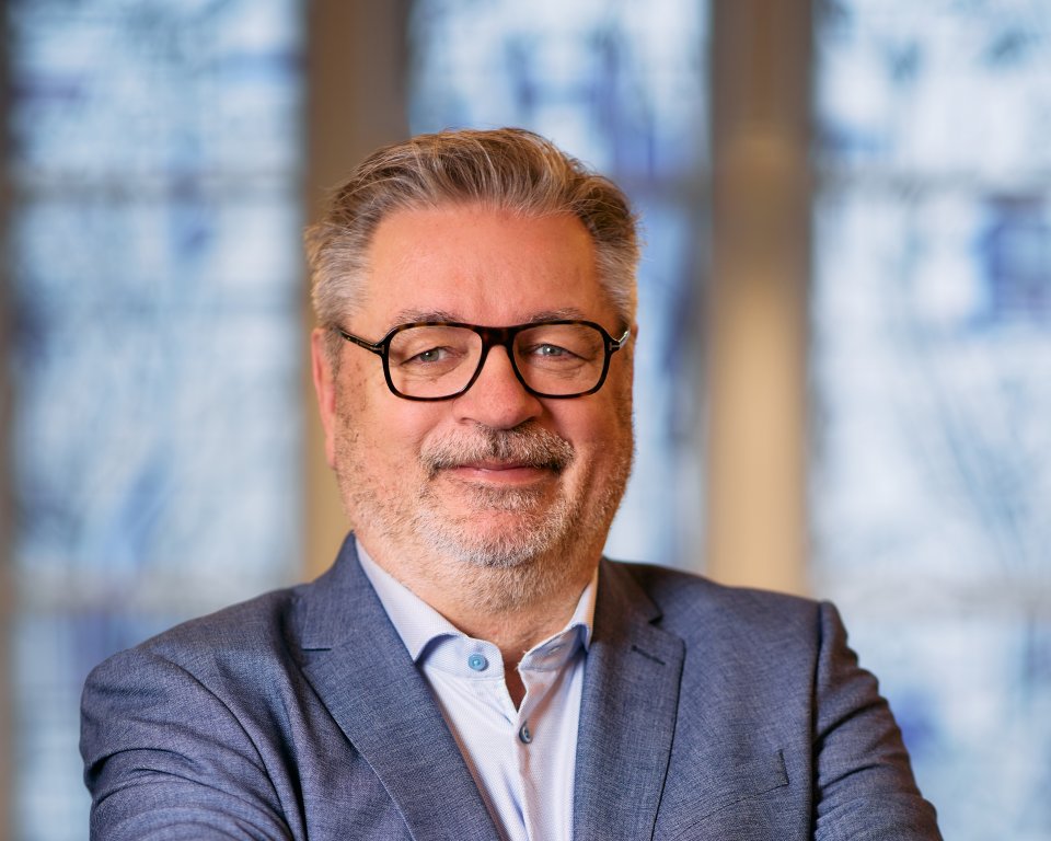 A portrait photo of René van Drunen