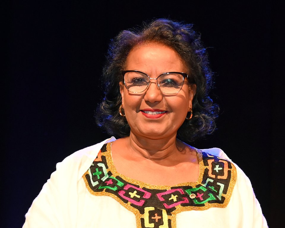 almaz bohm toont de martin buber plaquette