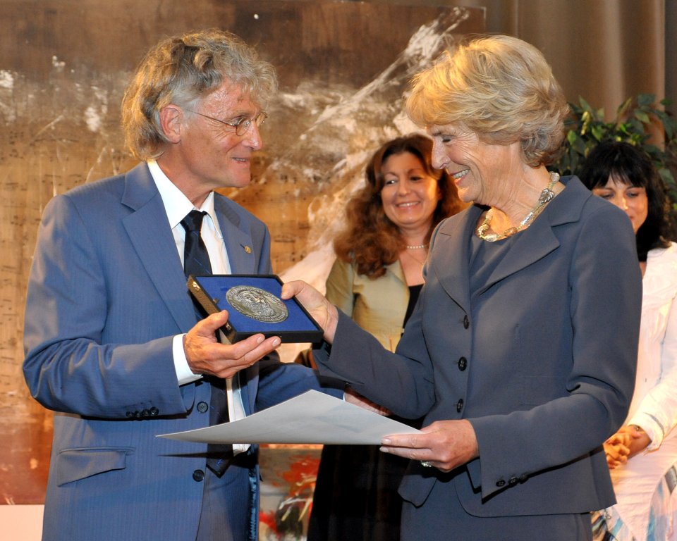 princess irene of lippe-biesterfeld accepts buber plaque
