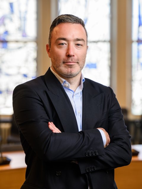 Een portretfoto van Alexander Geers