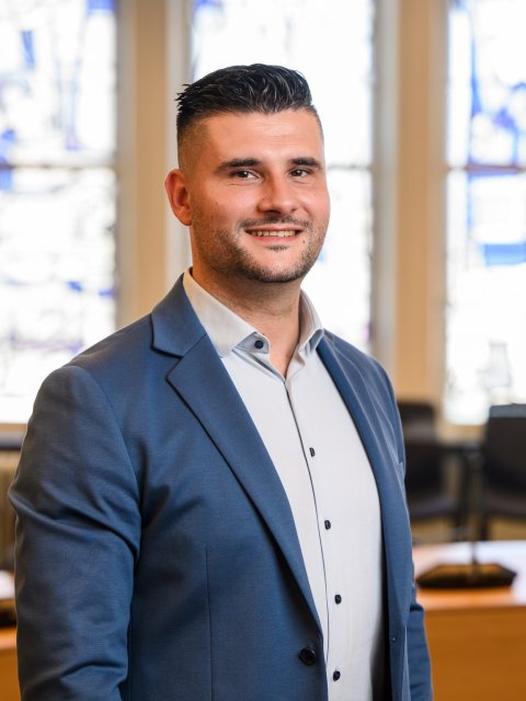 Een portretfoto van Raoul Vinken