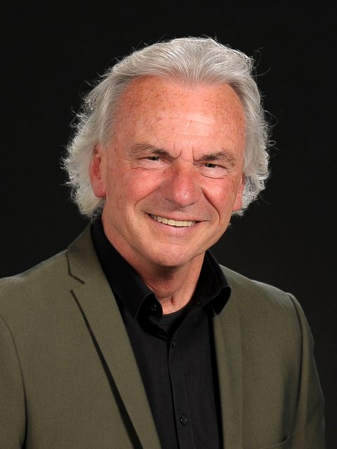 A portrait photo of wedding officiant Karel Arzt