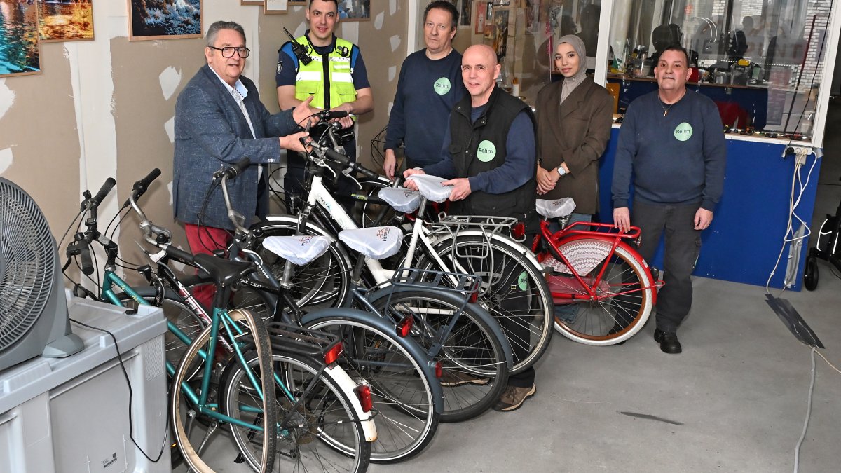 Donatie fietsen aan Relim bij het Fietspunt