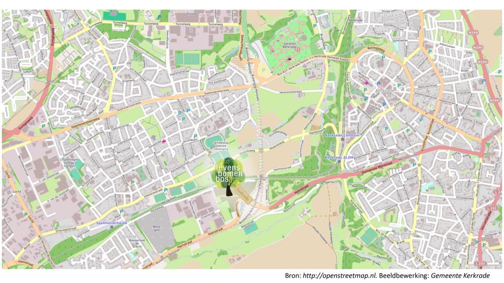 Een plattegrond met daarop de locatie van het Levensbomenbos, op het plateau tussen de Hamstraat en Parallelweg, ten oosten van het bedrijventerrein Willem Sophia. De locatie wordt aangegeven doormiddel van het Levensbomenboslogo: een groene boom gevormd door vingerafdrukken met daaraan een label. 