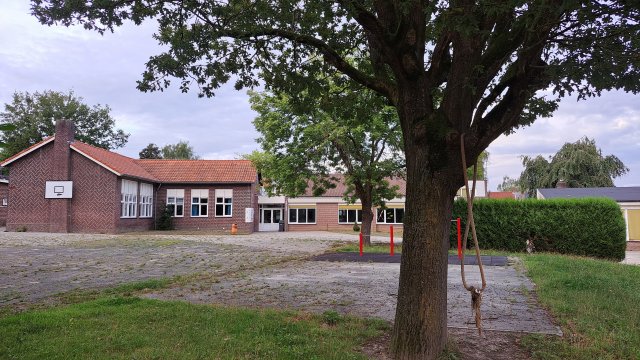 Foto's gebouw aan Kommerveldlaan en Truytstraat