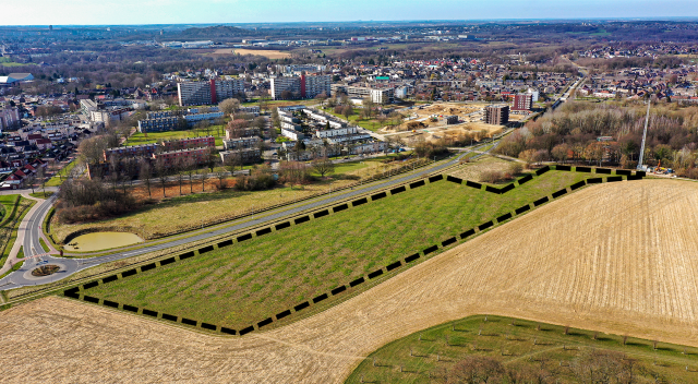Een luchtfoto van de locatie van het nieuwe Levensbomenbos Rolduc waarbij het gebied is gearceerd