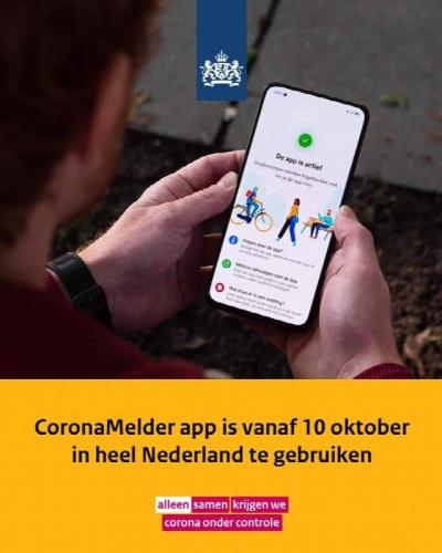 Een flyer met daarop de tekst: CoronaMelder app is vanaf 10 oktober in heel Nederland te gebruiken.