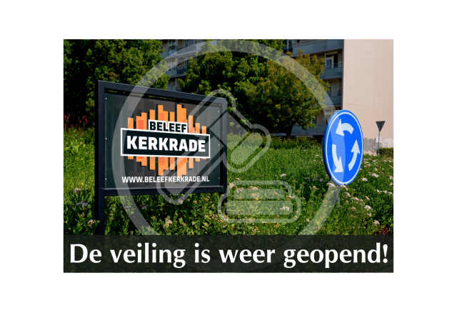 Rotonde Zonstraat met een Beleef Kerkrade bord erop. Watermerk van een veilinghamer over de afbeelding. 