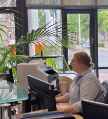 Femke at work at the front desk of the Eurode Business Center