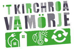 Groen-donkergrijs logo van 't Kirchroa va Mörje met daaronder icoontjes die de drie pijlers 'Energiezuinig wonen en werken', 'klimaatadaptatie' en 'Circulariteit' uitbeelden.