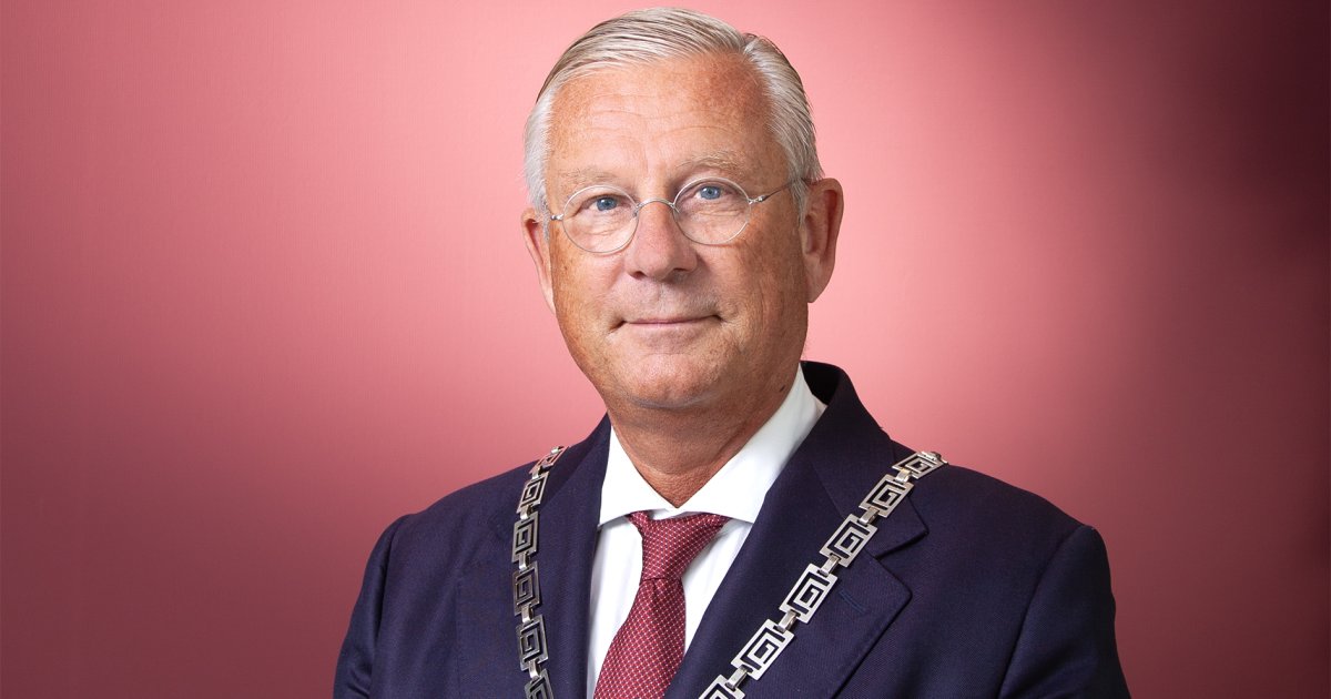 Kerstgroet van burgemeester Pieter van Maaren: ‘Blijf elkaar zien, óók als het donker is’