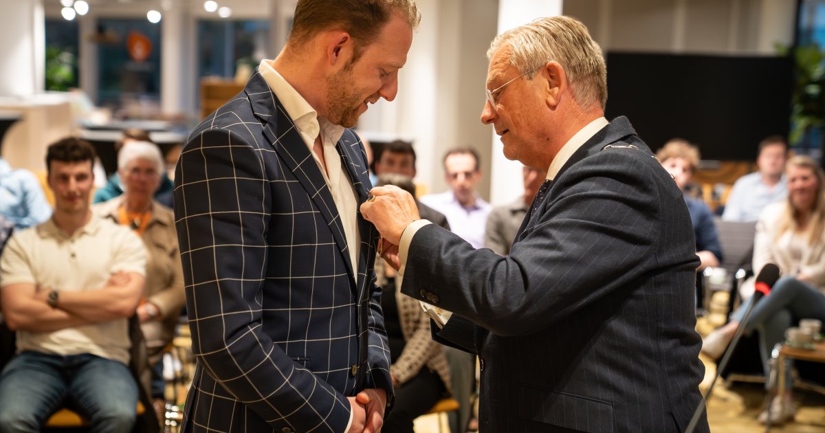 Burgemeester dankt vertrekkende gemeenteraad en een lintje voor Rick Nooij