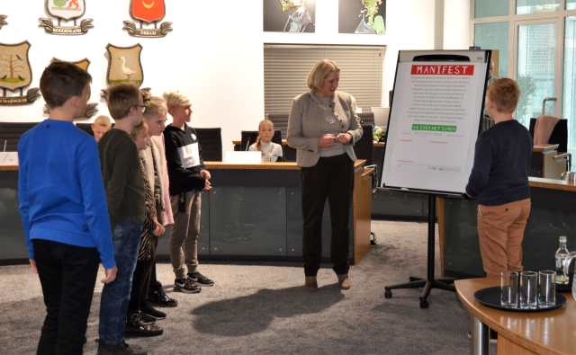 afleggen gelofte kindergemeenteraad koggenland november 2022, burgemeester en kinderen