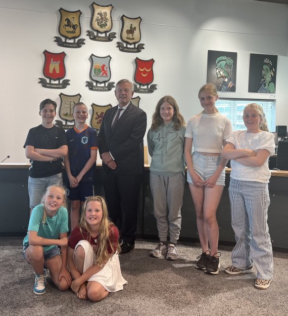 Kindergemeenteraad met burgemeester Pieter van Maaren