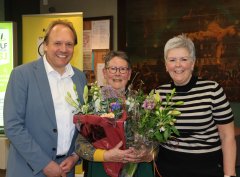 Wethouder Bart Krijnen, Gerda Koning en Maja Bisschop namens RSJ.