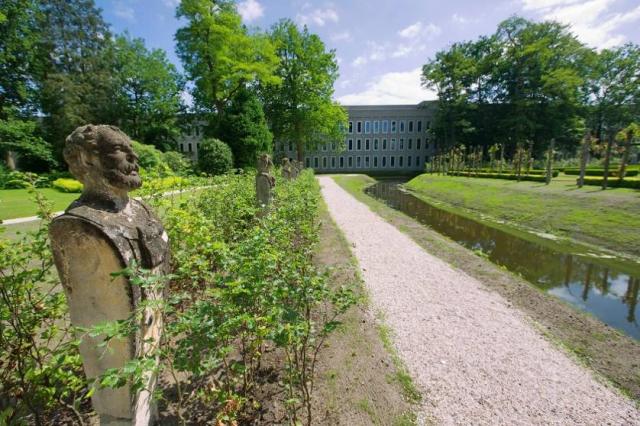 Uitzicht vanaf de tuin op het Hof van Bouvigne